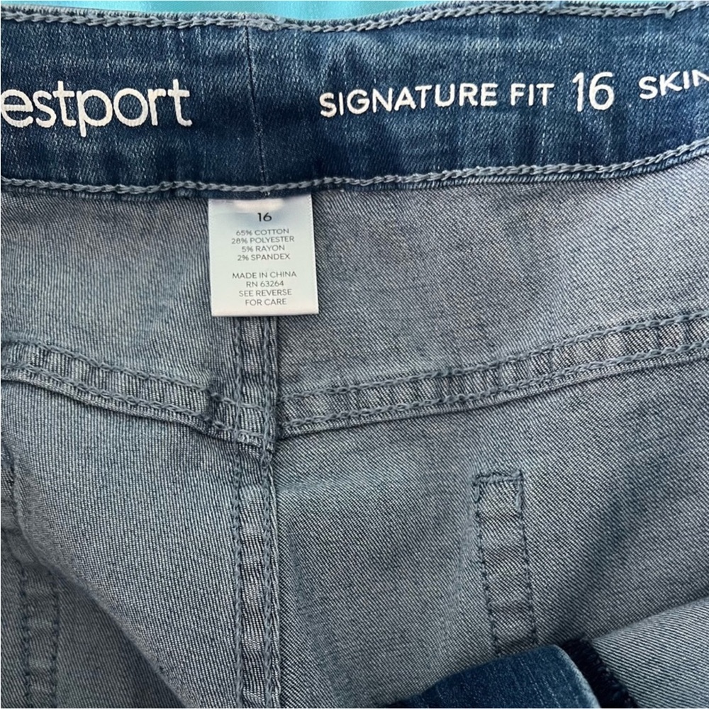 Westport Embroidered Jeans Midrise Skinny - Picture 9 of 9